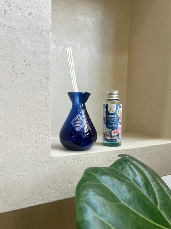 Mansor Salsabil – Fleurs aquatiques & Verre bleu