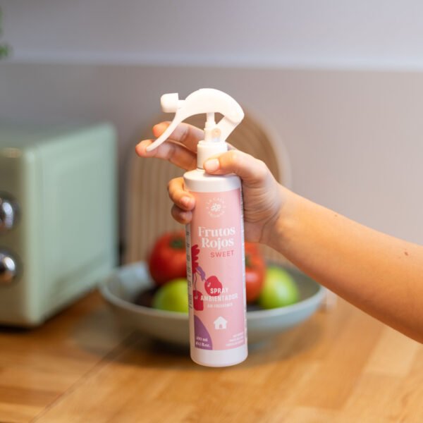 Spray d'ambiance aux fruits rouges- 300 ml – Image 2