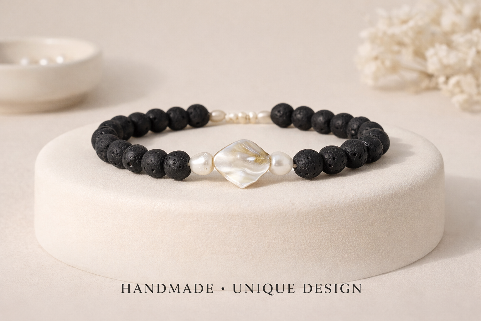 ✨ Bracelet Diffuseur en Pierre de Lave, Nacre & Perles Nacrées – Caractère & Délicatesse