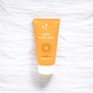 Crème mains anti-imperfections Deliplus SPF 20 dépigmentante à la vitamine C et à la niacinamide 75 ml