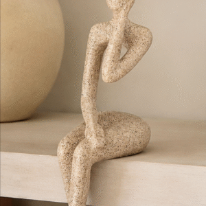 Sculpture "À l'écoute" style beige sablé Méditerranée