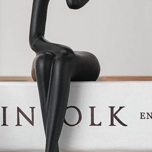 Sculpture "À l'écoute" style noir minimaliste